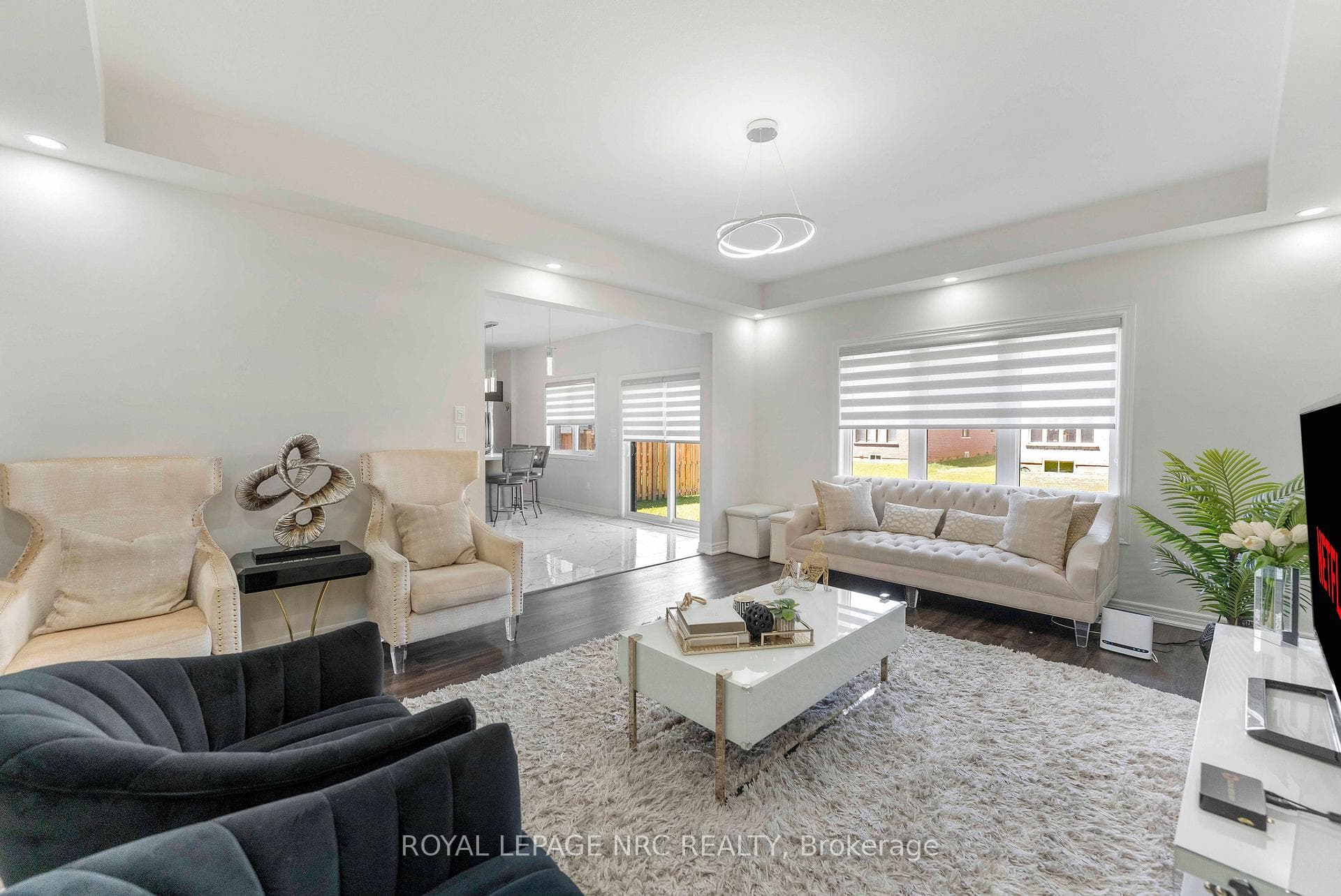 12 Swan Avenue photo 17