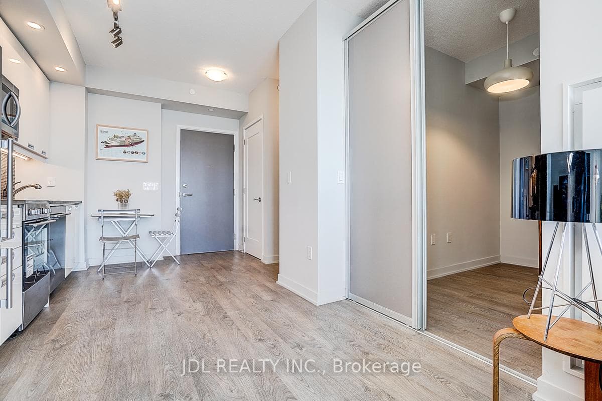 99 John Street Unit 3702 photo 22