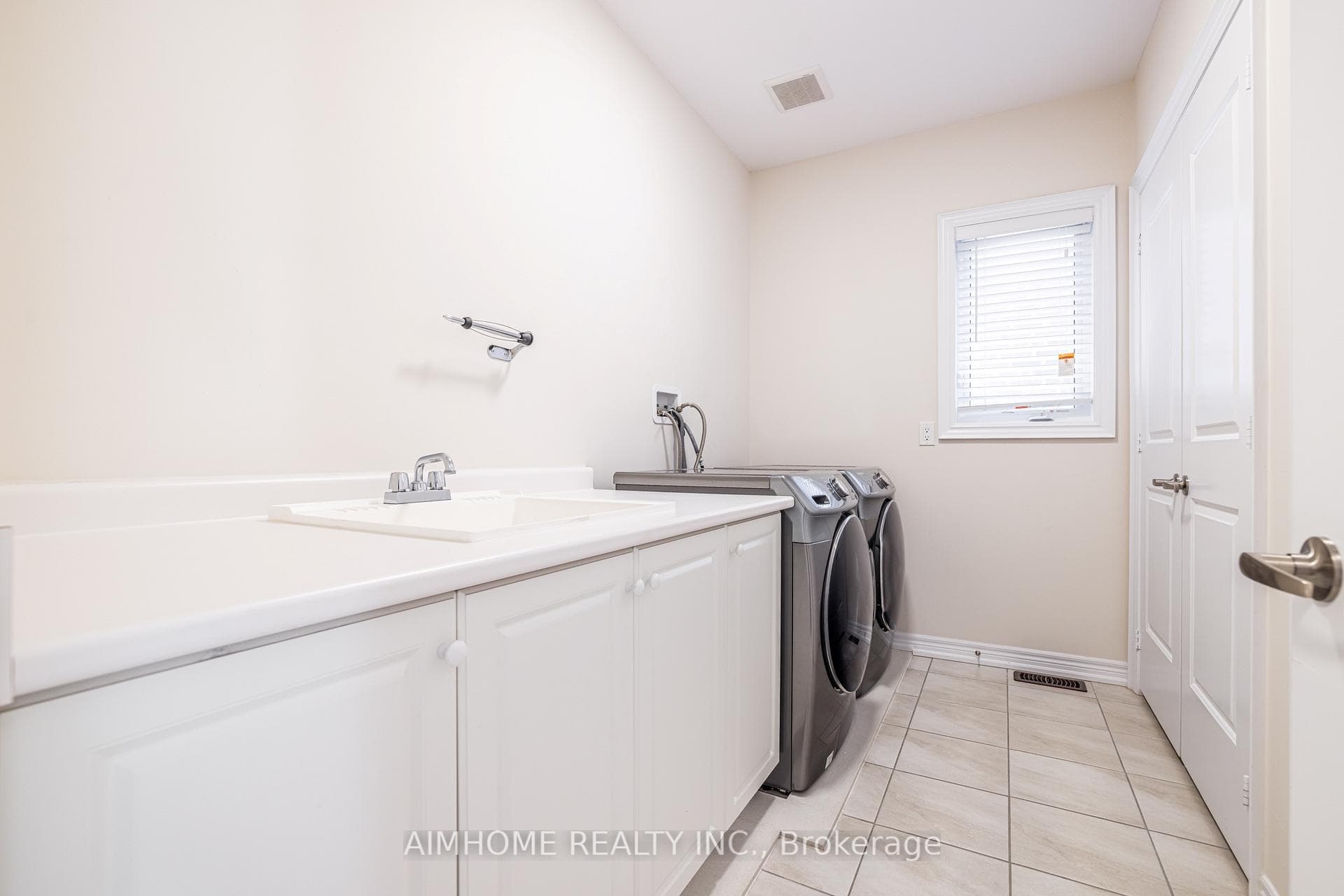 122 Scrivener Drive photo 33