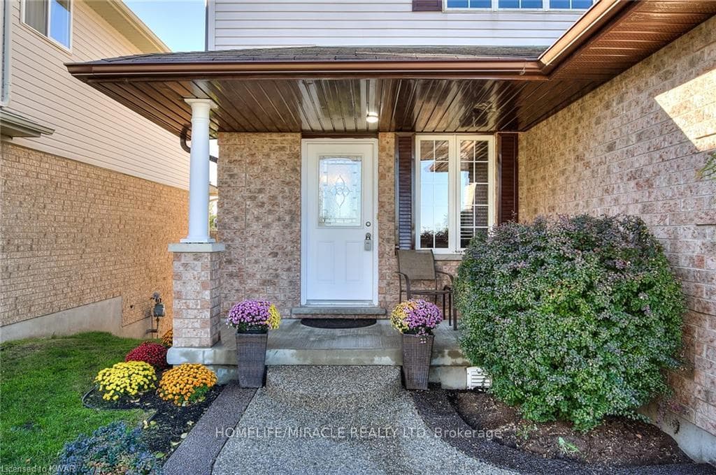 88 Fallowfield Drive Unit #Upper photo 4