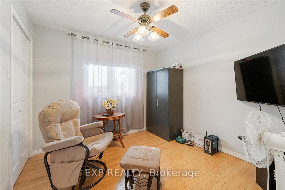 213 Longueuil Street photo 27