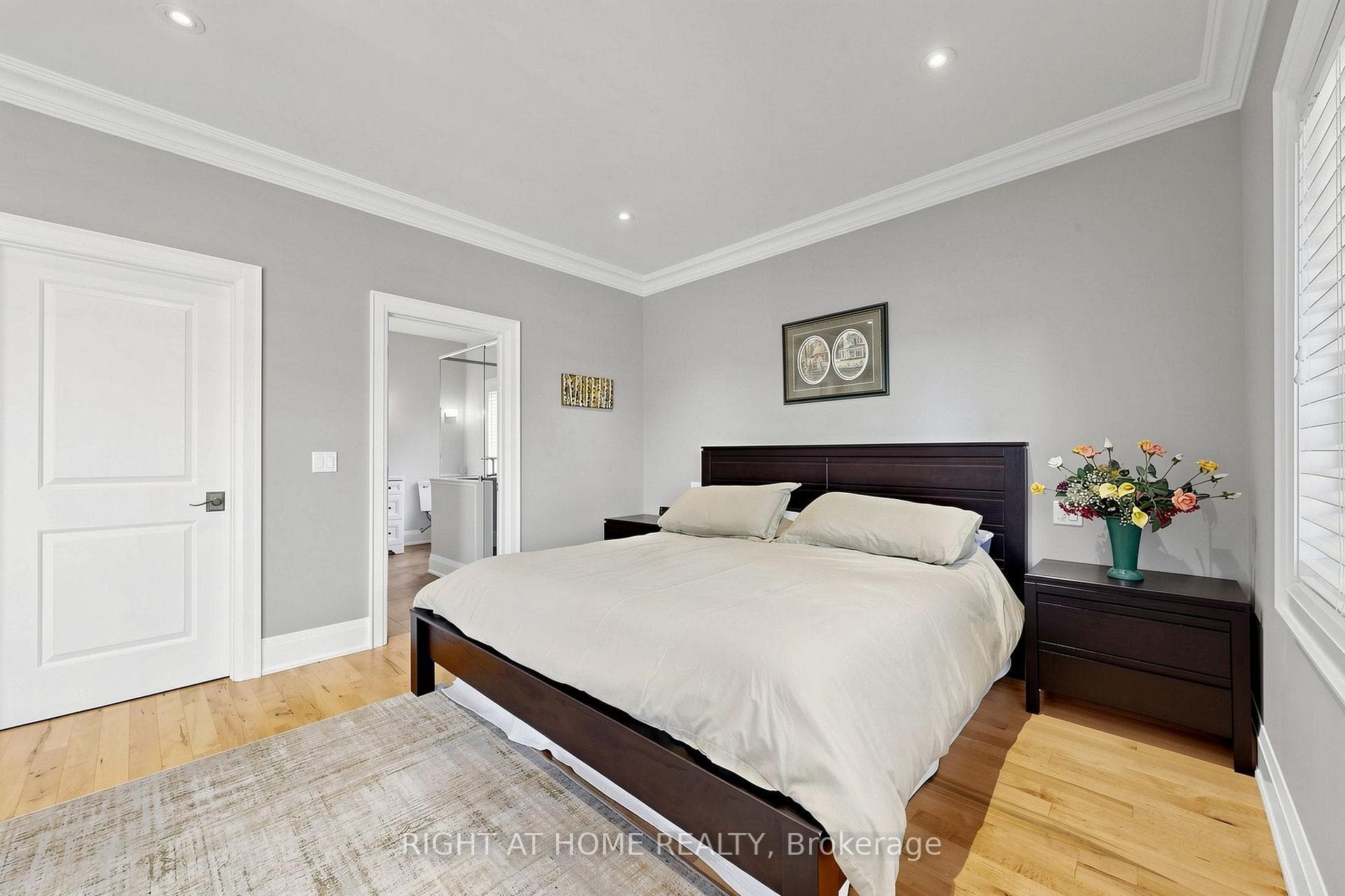 PRIMARY HAS PRIVATE ENSUITE & WALK IN CLOSET