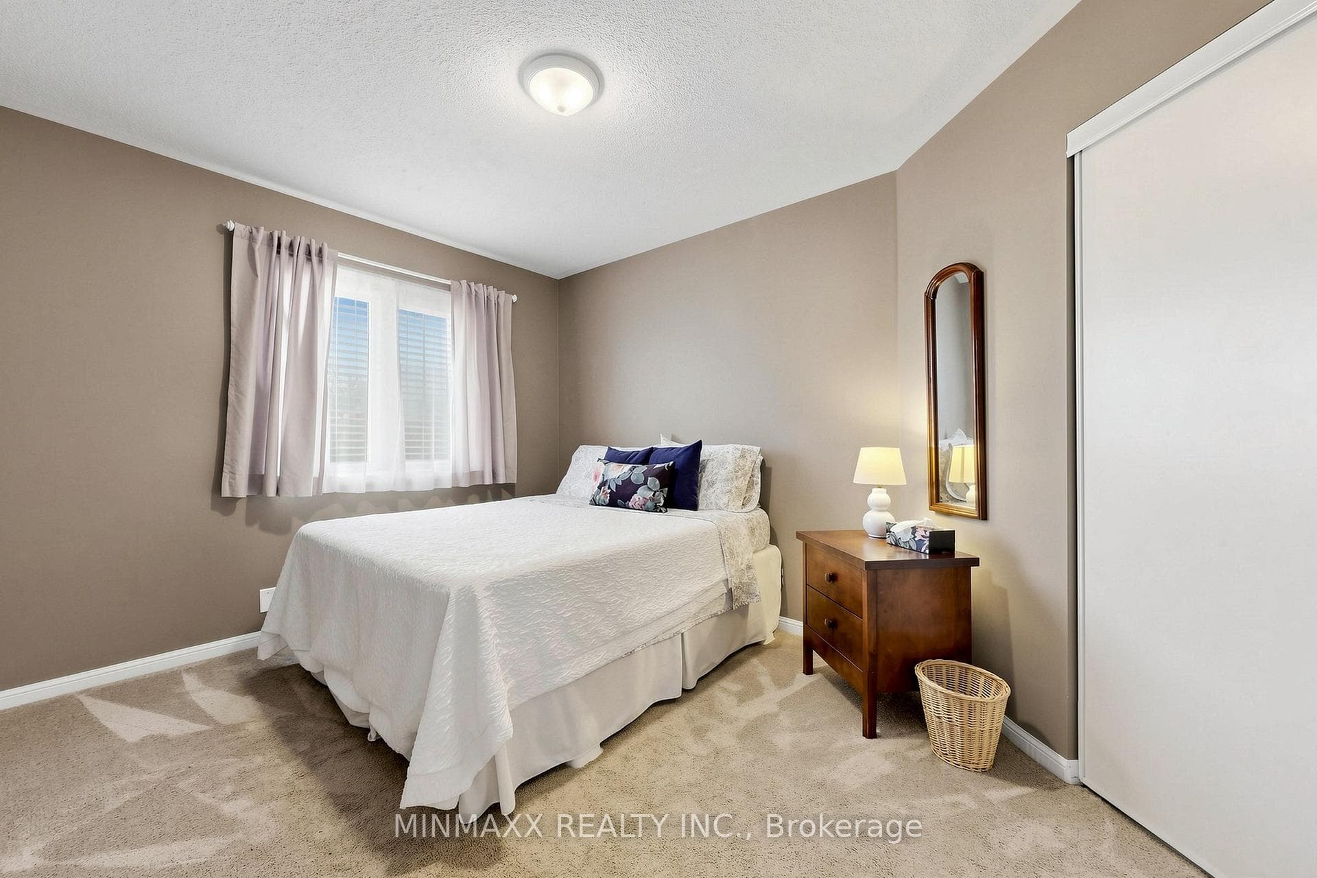 1164 CHAPMAN Crescent photo 23