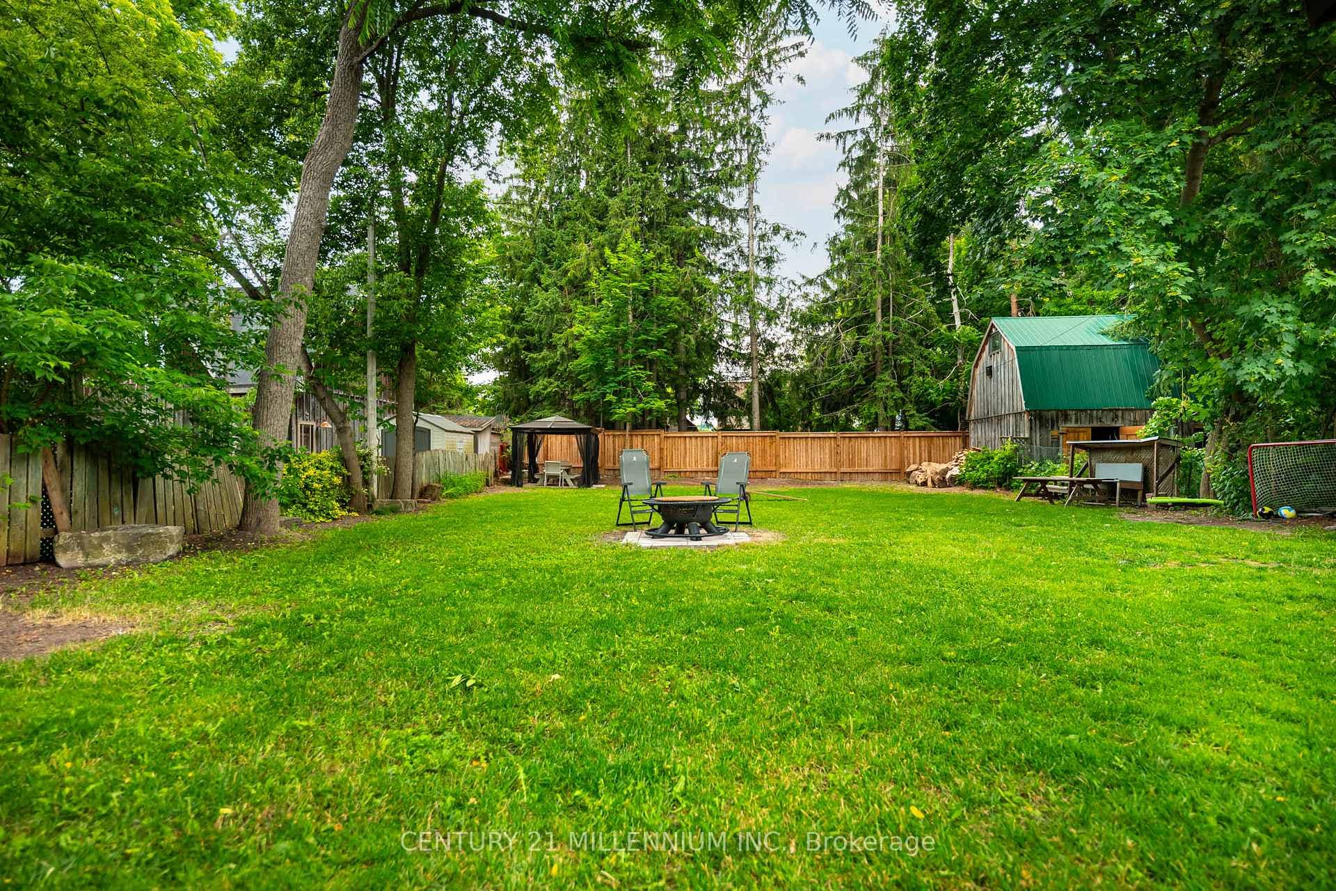 20 Alexander Street photo 31