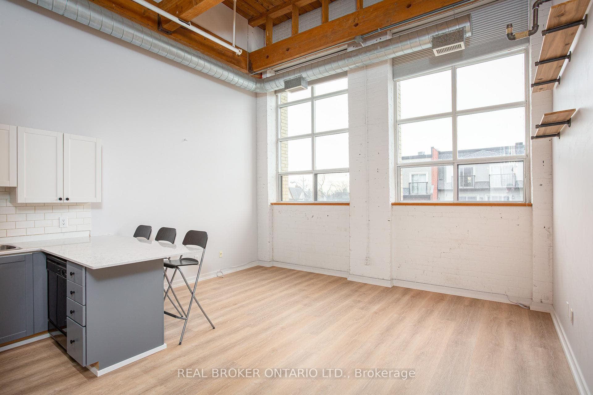 284 St Helen's Avenue Unit 203 photo 1