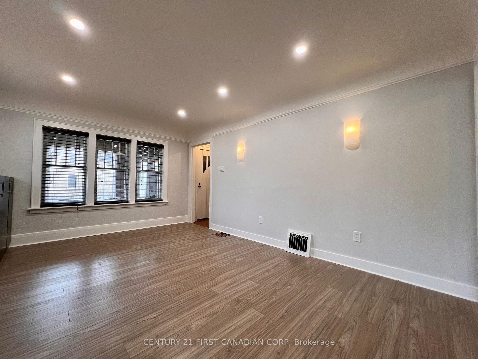 27 Wharncliffe Road photo 7
