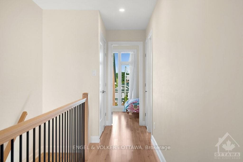 49 OBLATS Avenue photo 15