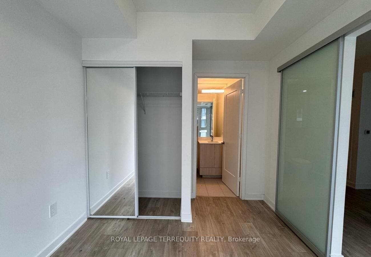 60 Princess Street Unit 1425 photo 9