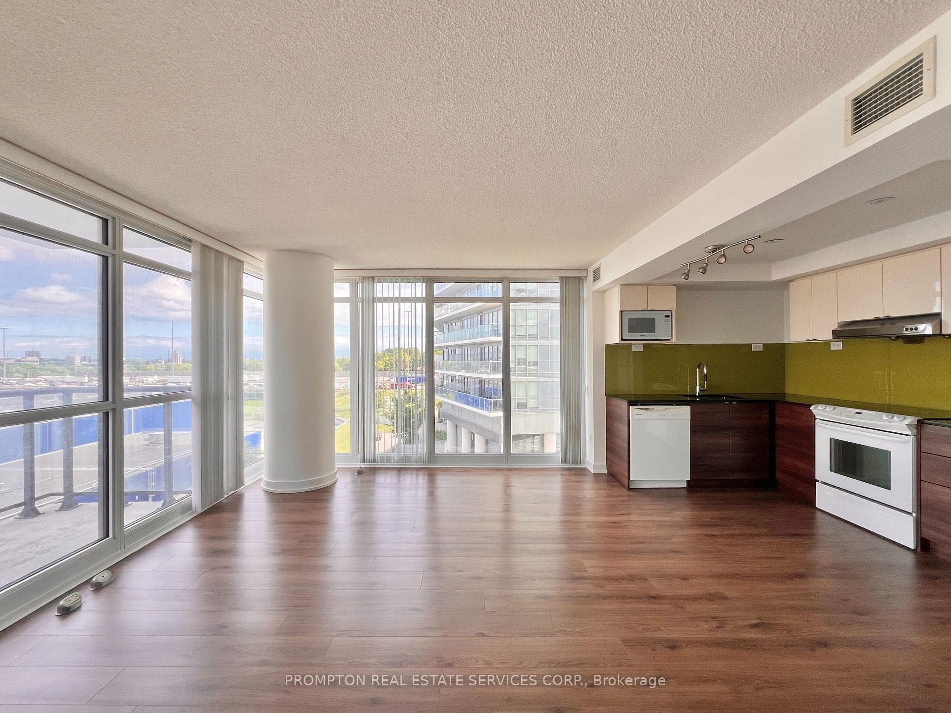 121 Mcmahon Drive Unit 608 photo 13