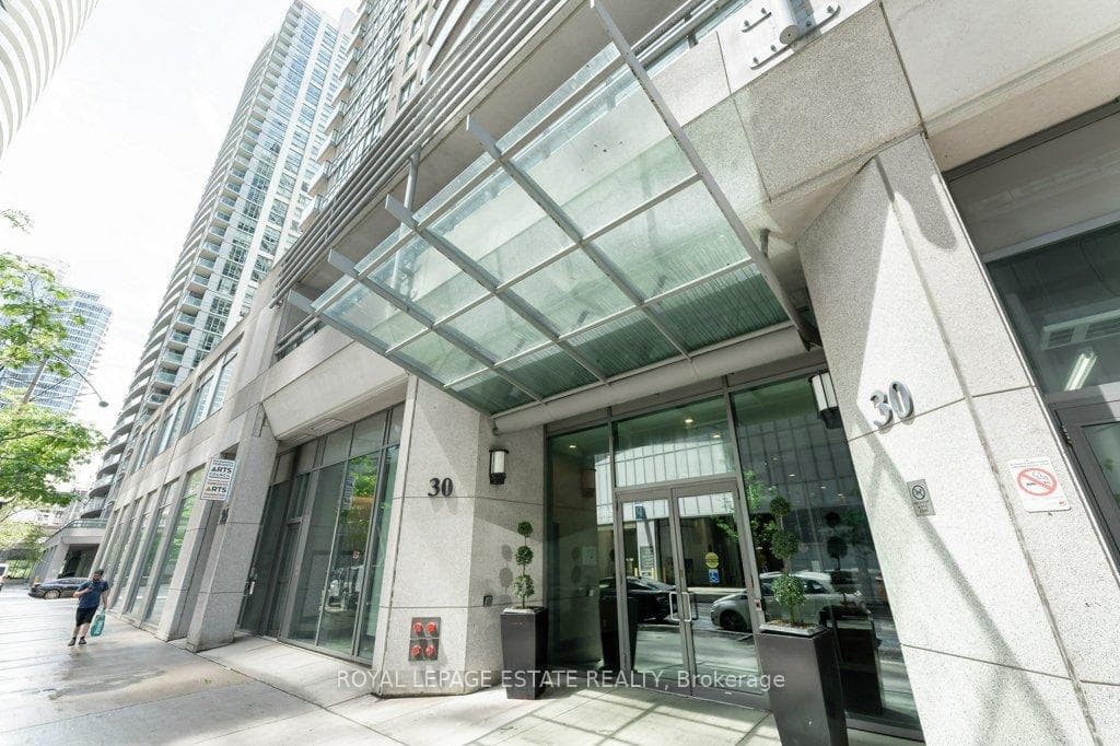 30 Grand Trunk Crescent Unit 3110 photo 21