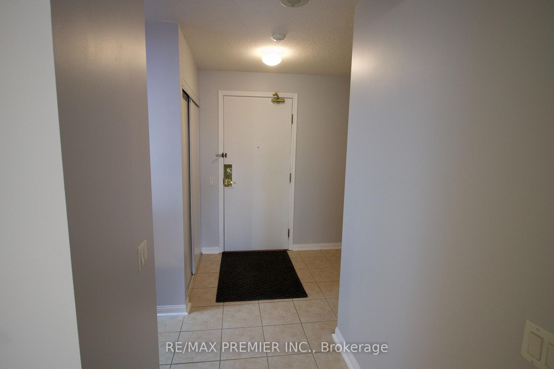 650 Lawrence Avenue Unit 402 photo 5