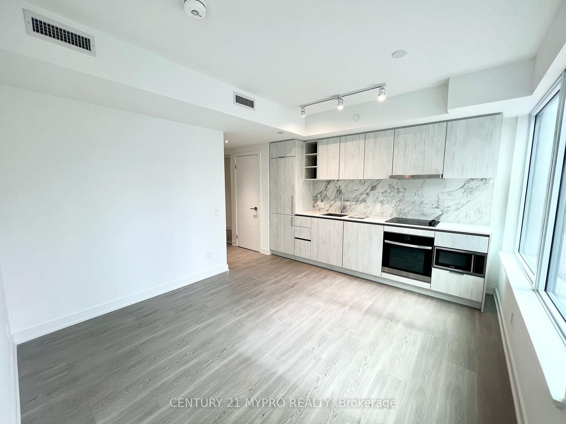 8 Wellesley Street Unit 1815 photo 11