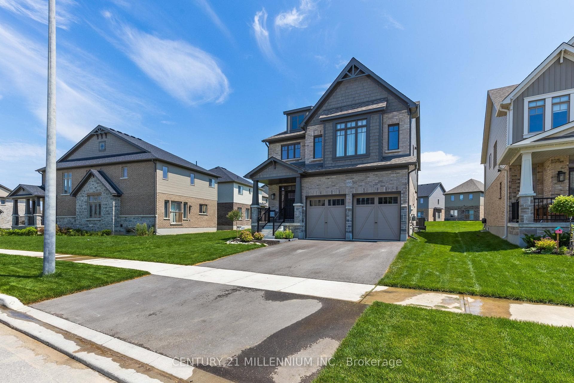 135 Plewes Drive photo 1