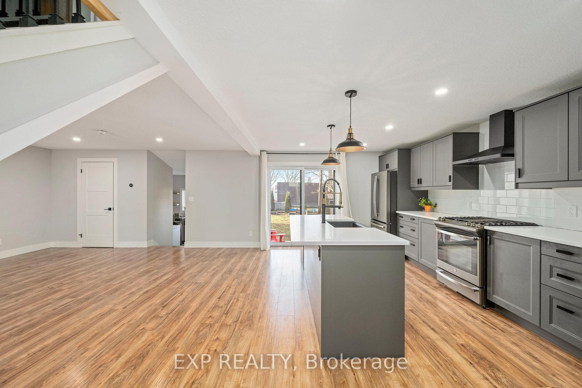 164 Nancy Street photo 6