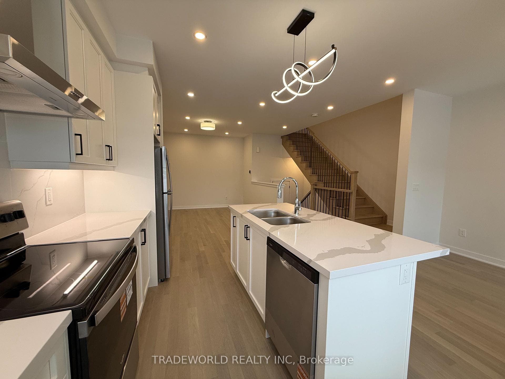 35 John Canning Way photo 3