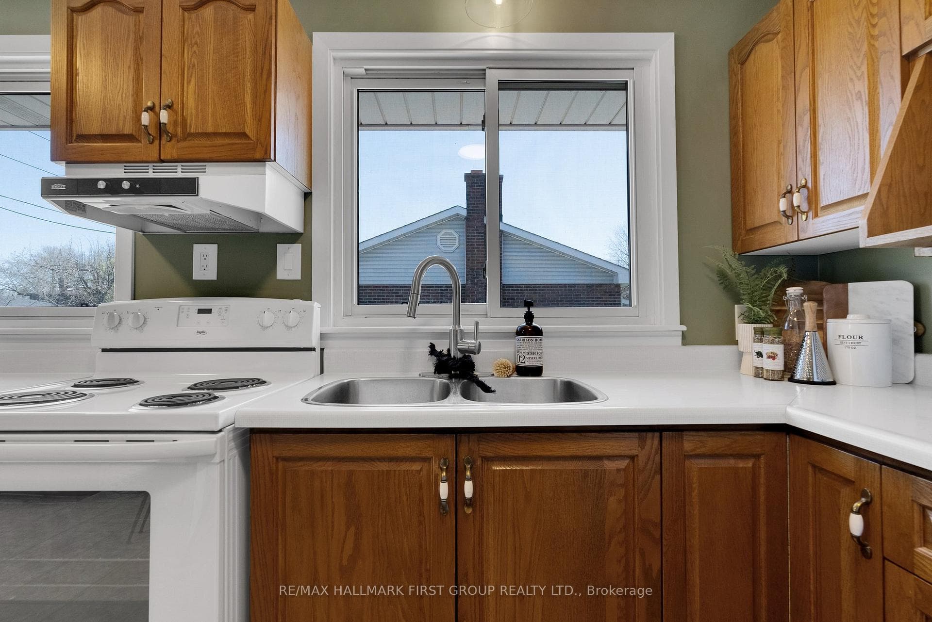 20 Simpson Avenue photo 9