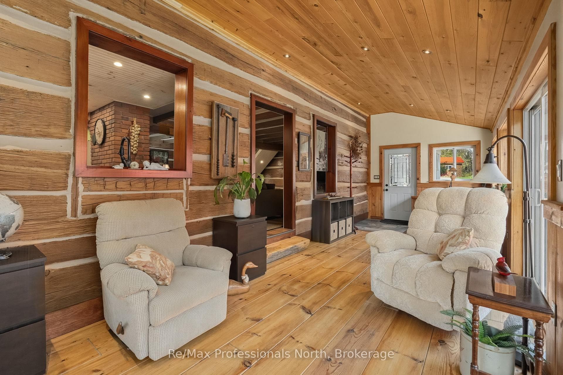 3569 Chetwynd Road photo 6