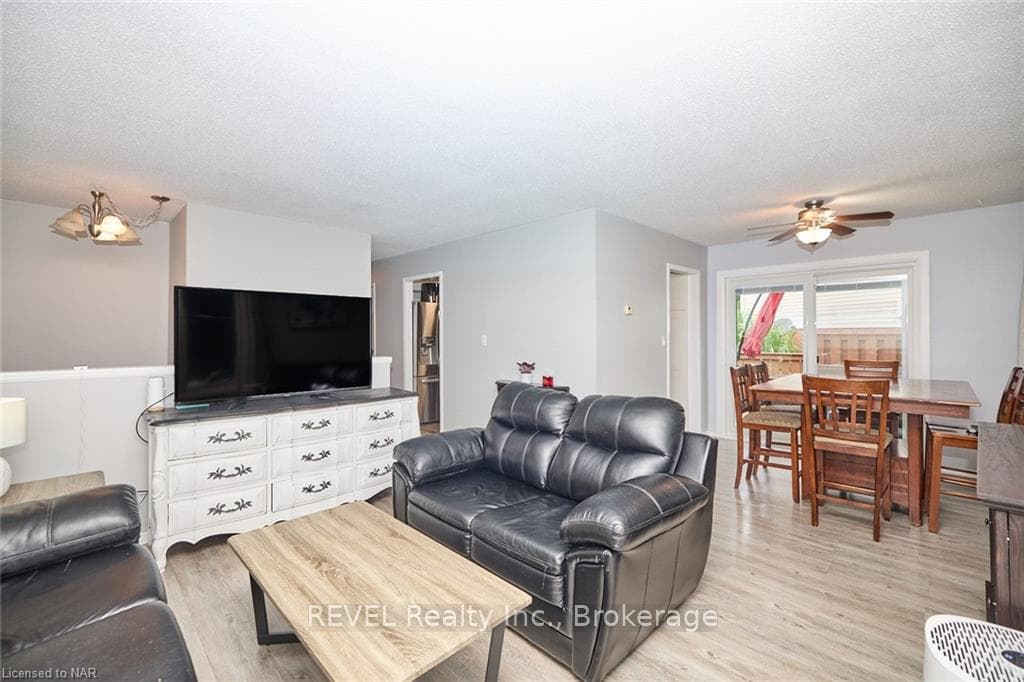 60 NEWLEAF Crescent photo 6