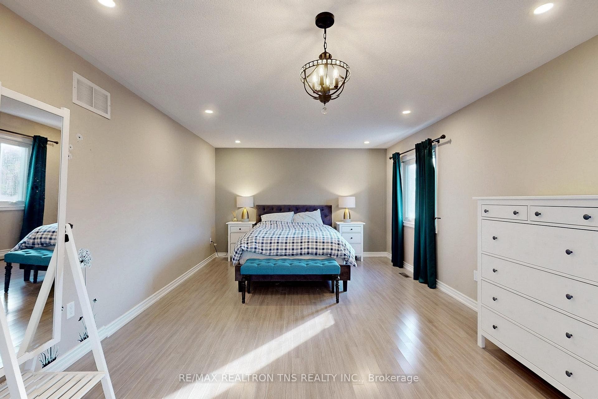 119 Golden Tulip Crescent photo 24