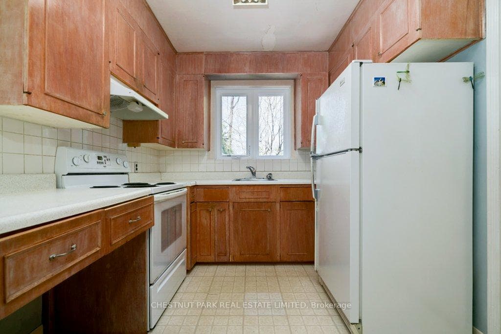 218 Lawrence Avenue photo 17