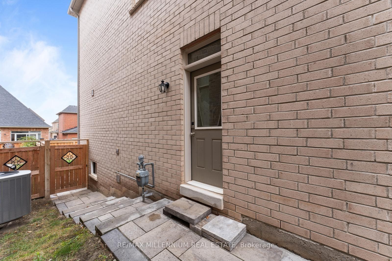 27 Agincourt Circle Unit Bsmt photo 3