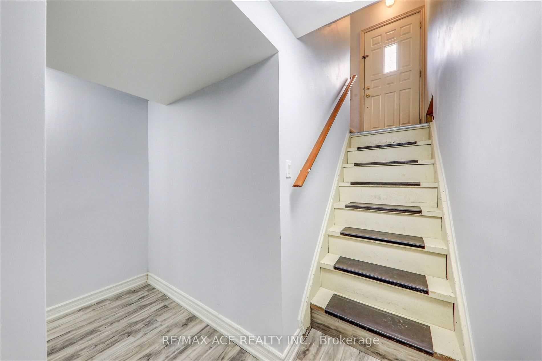 646 Gibb Street photo 21