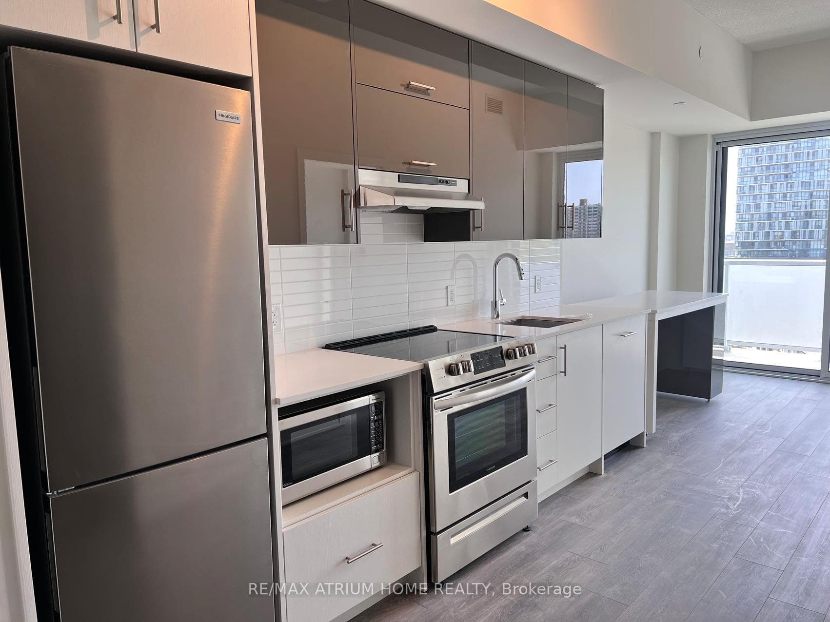 188 Fairview Mall Drive Unit 811 photo 5