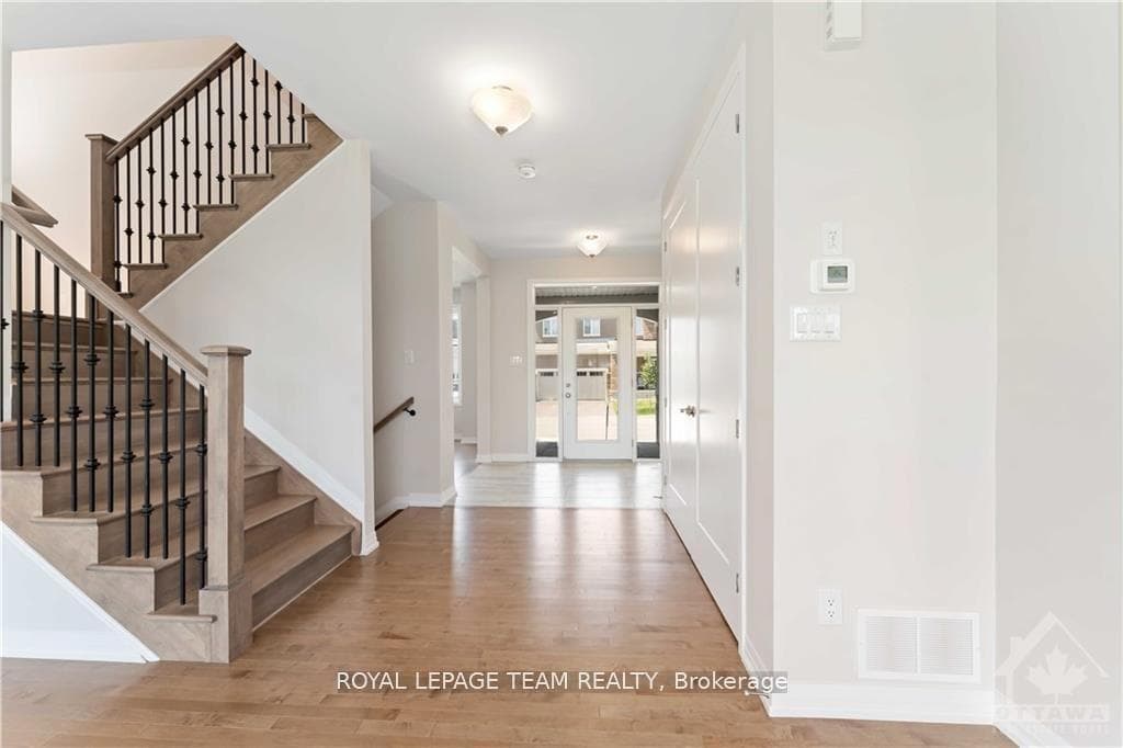 838 Mercier Crescent photo 4