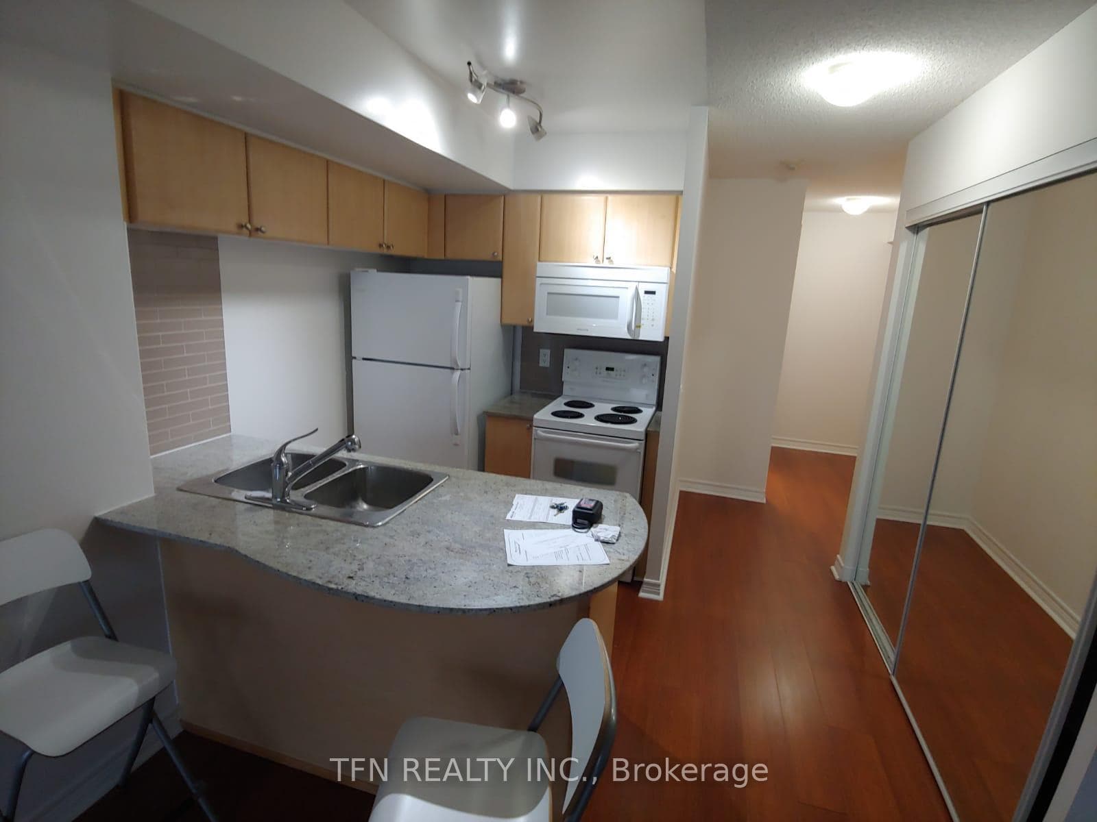 763 Bay Street Unit 1214 photo 2