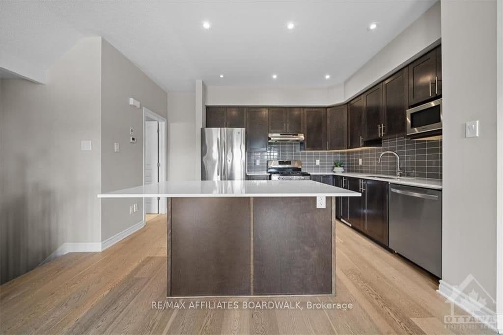 220 LEATHER LEAF Terrace photo 7