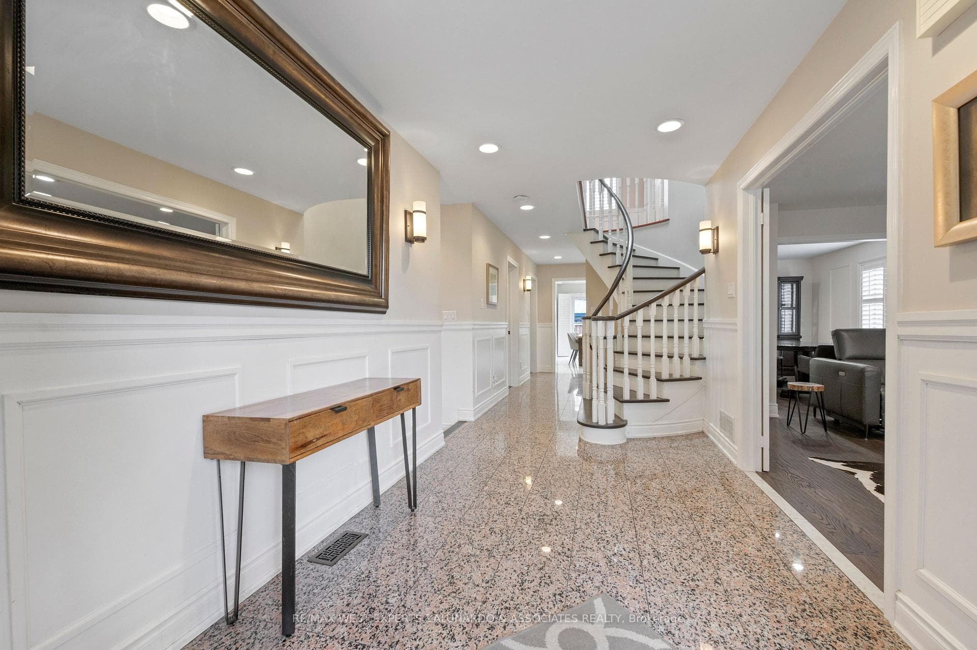 1 Lanterna Crescent photo 5
