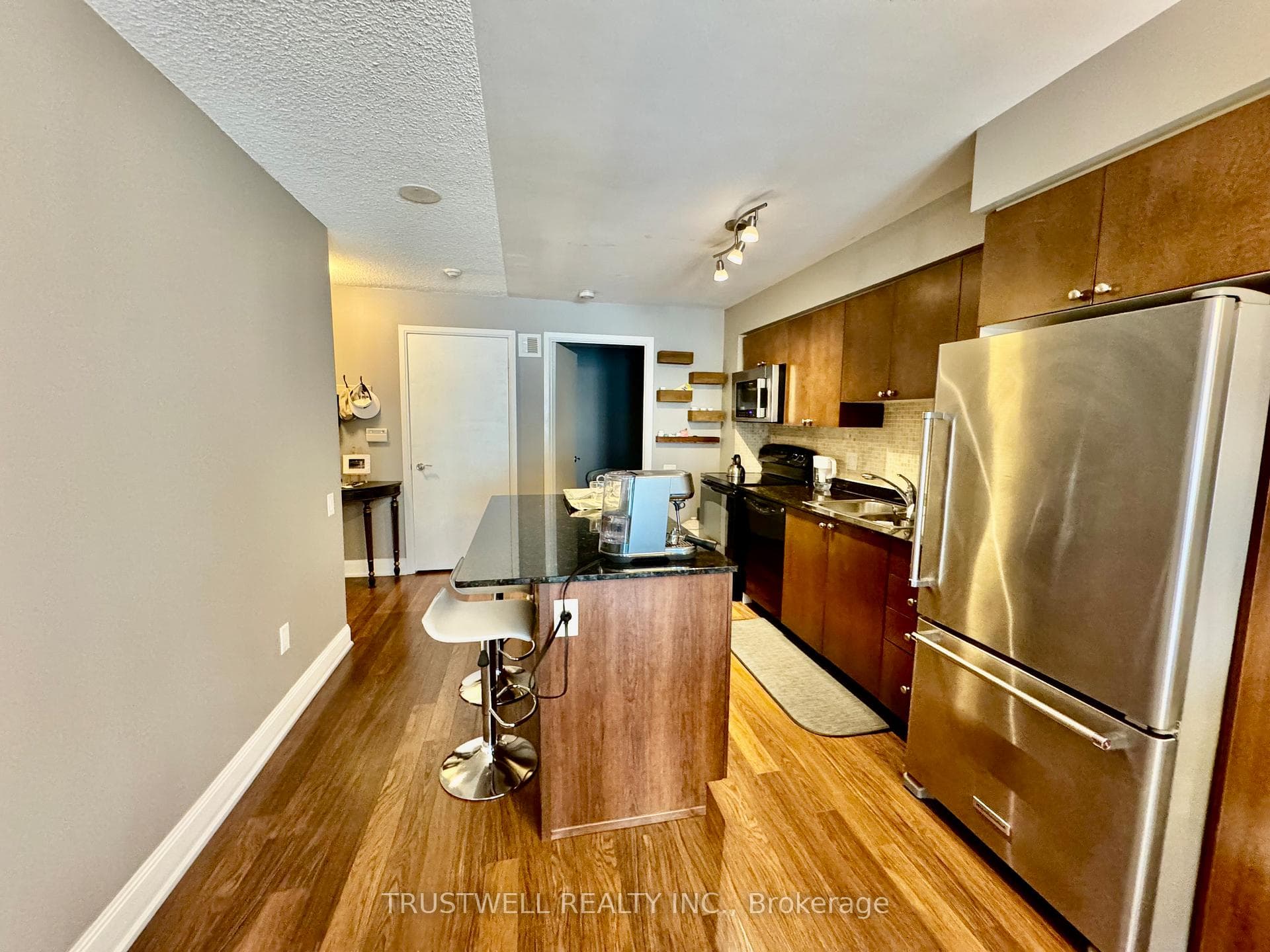 2191 Yonge Street Unit 1001 photo 4
