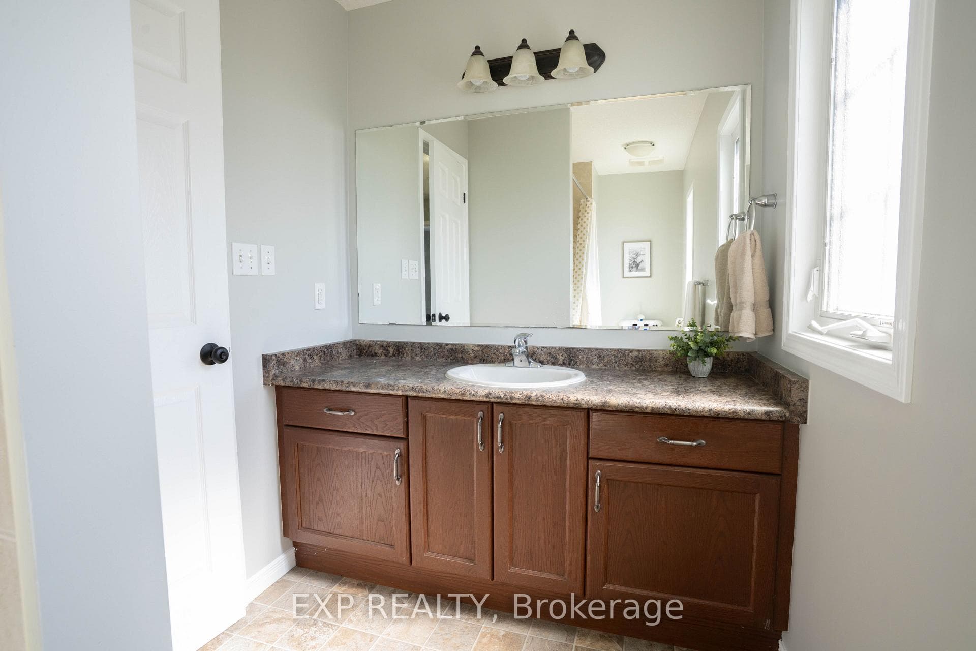 1319 COUNTRYSTONE Drive photo 31