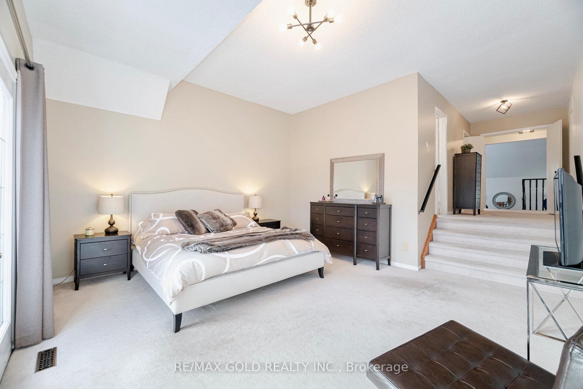 245 Romain Crescent photo 14