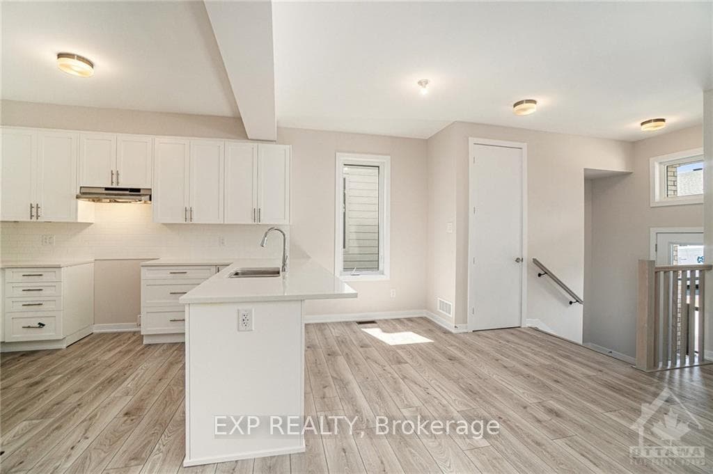 131 BEEBALM Crescent photo 4