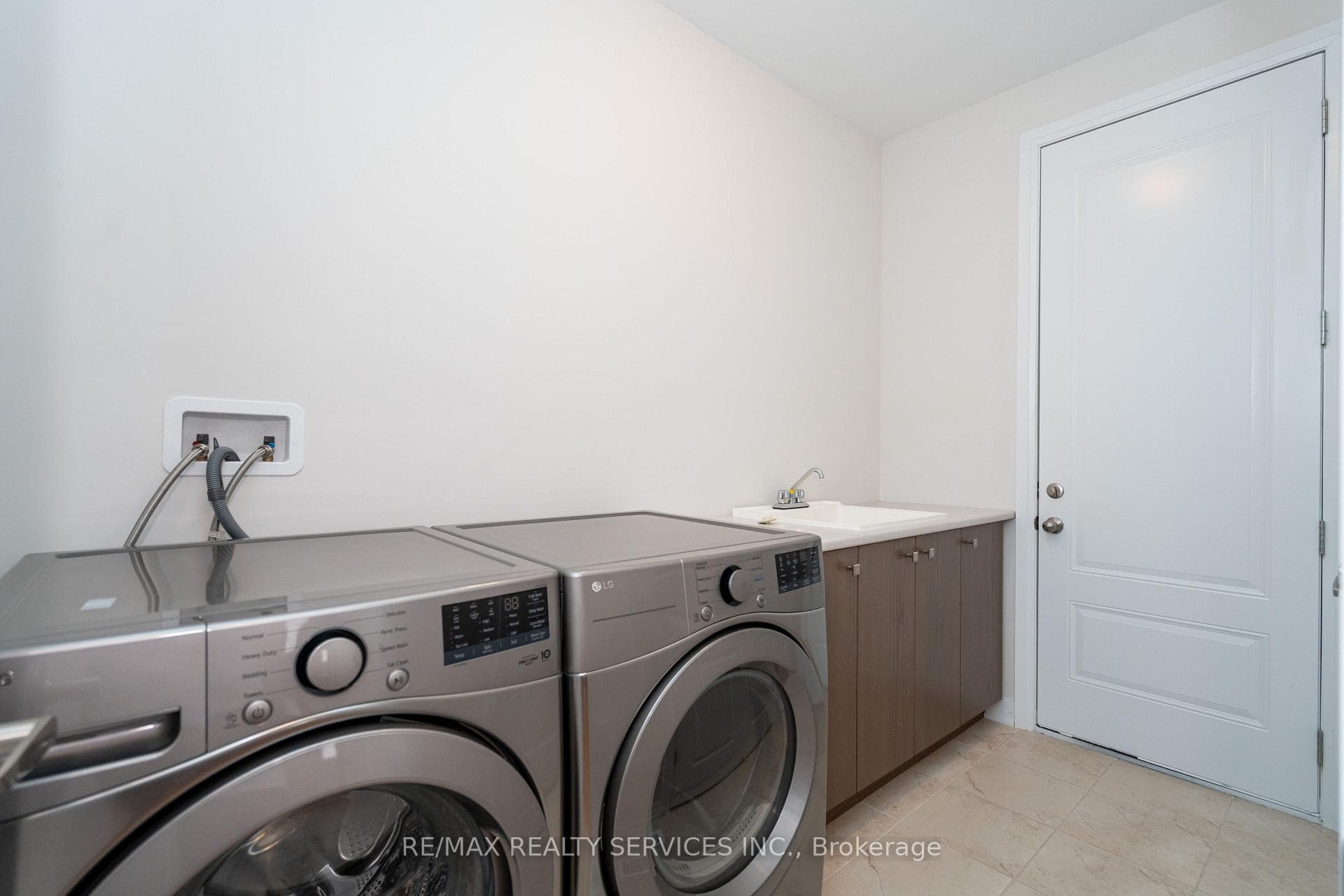 269 dingman Street photo 18