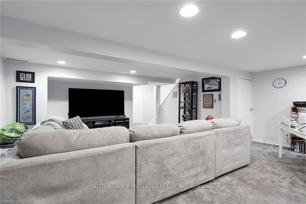 1330 JALNA Boulevard Unit 220 photo 24
