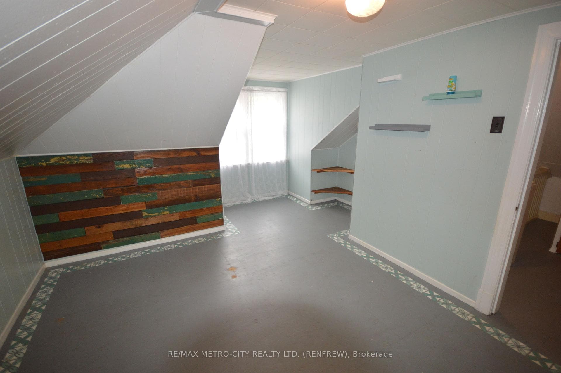 143 Munroe Avenue photo 11