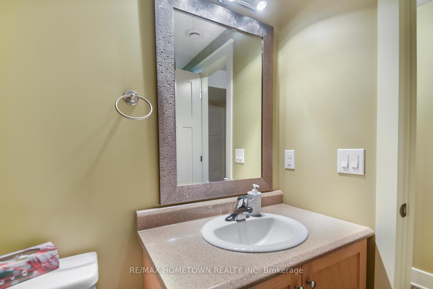 427 Brock Street photo 20