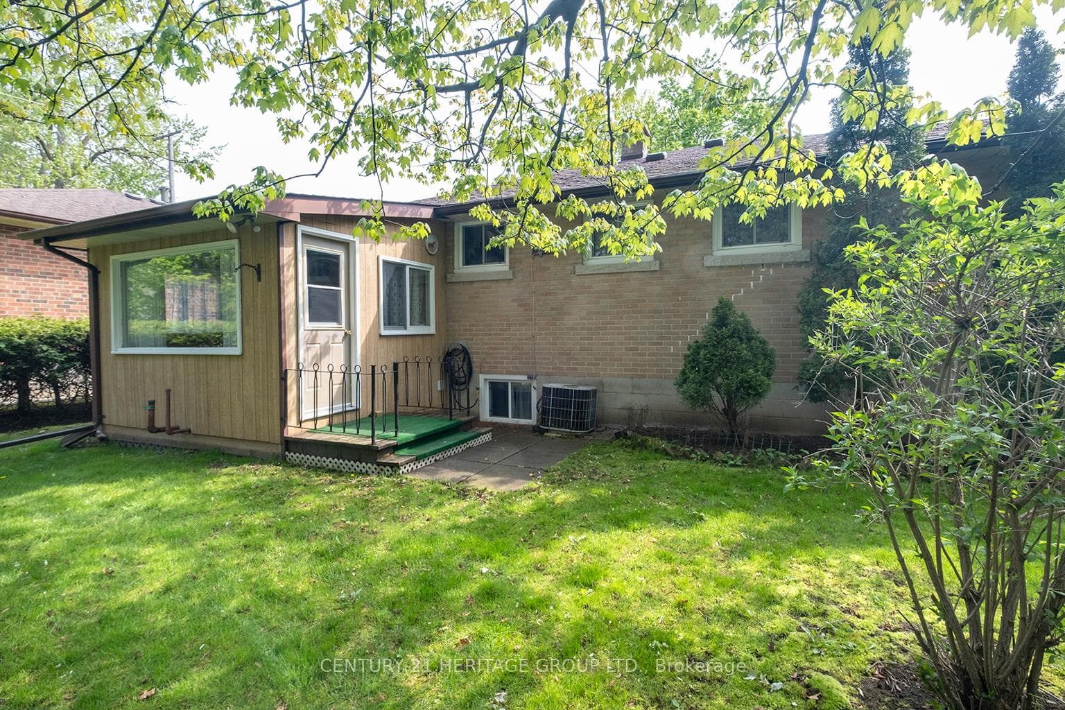 18 Dufferin Street photo 34