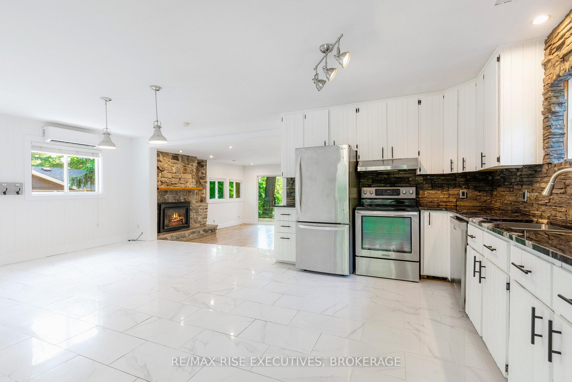 973 Foster Bay Lane photo 9