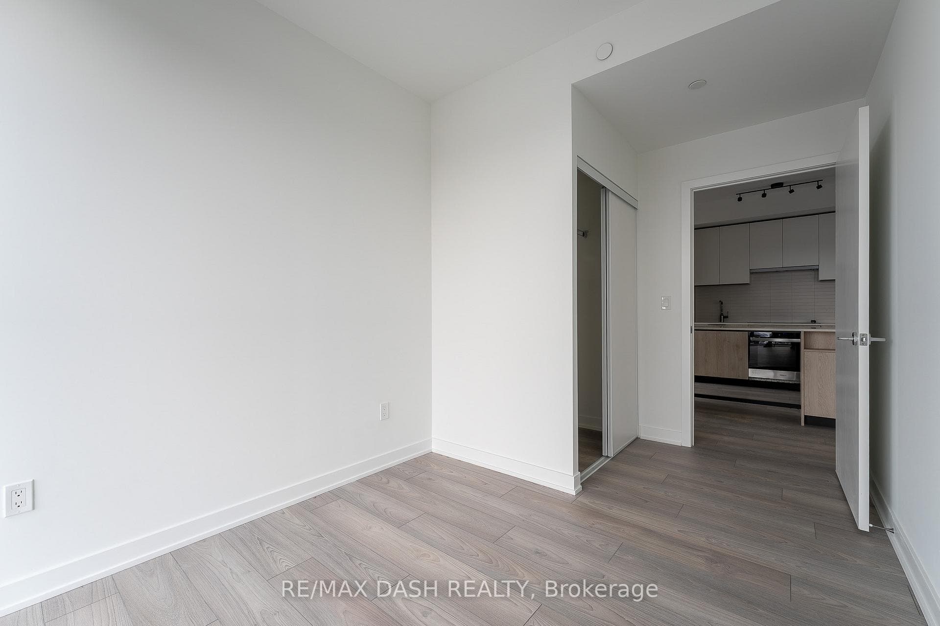 1007 THE QUEENSWAY Avenue Unit 713 photo 20