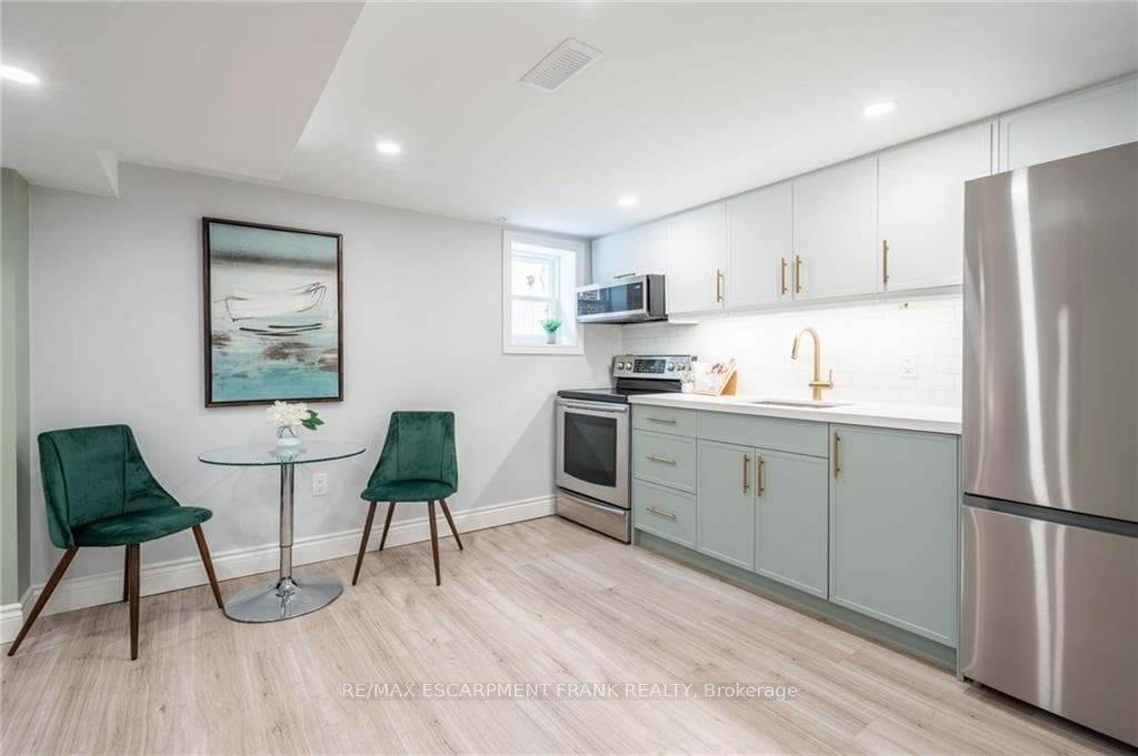 105 East 13th Street photo 27