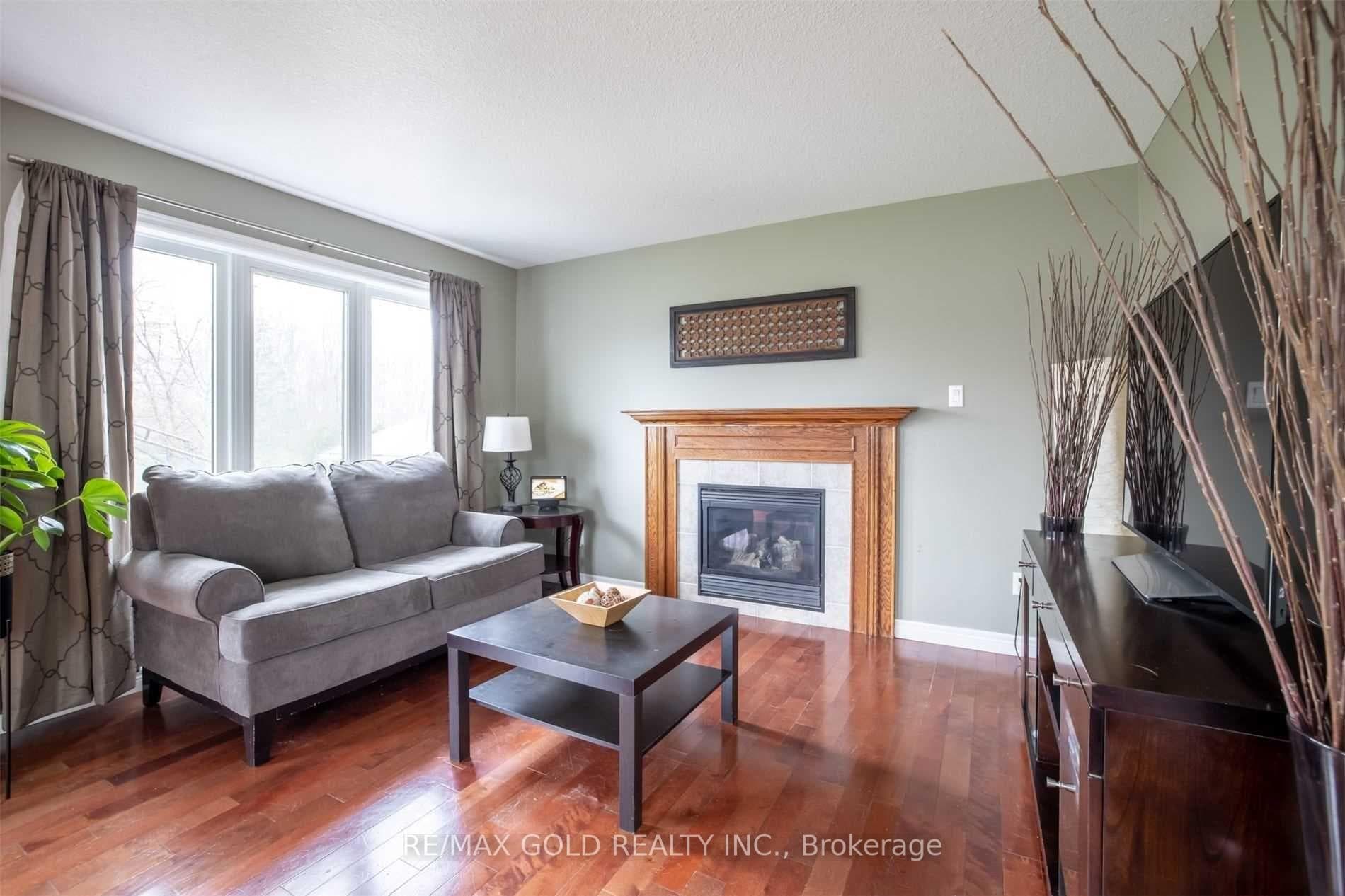 11 Rose Avenue photo 14