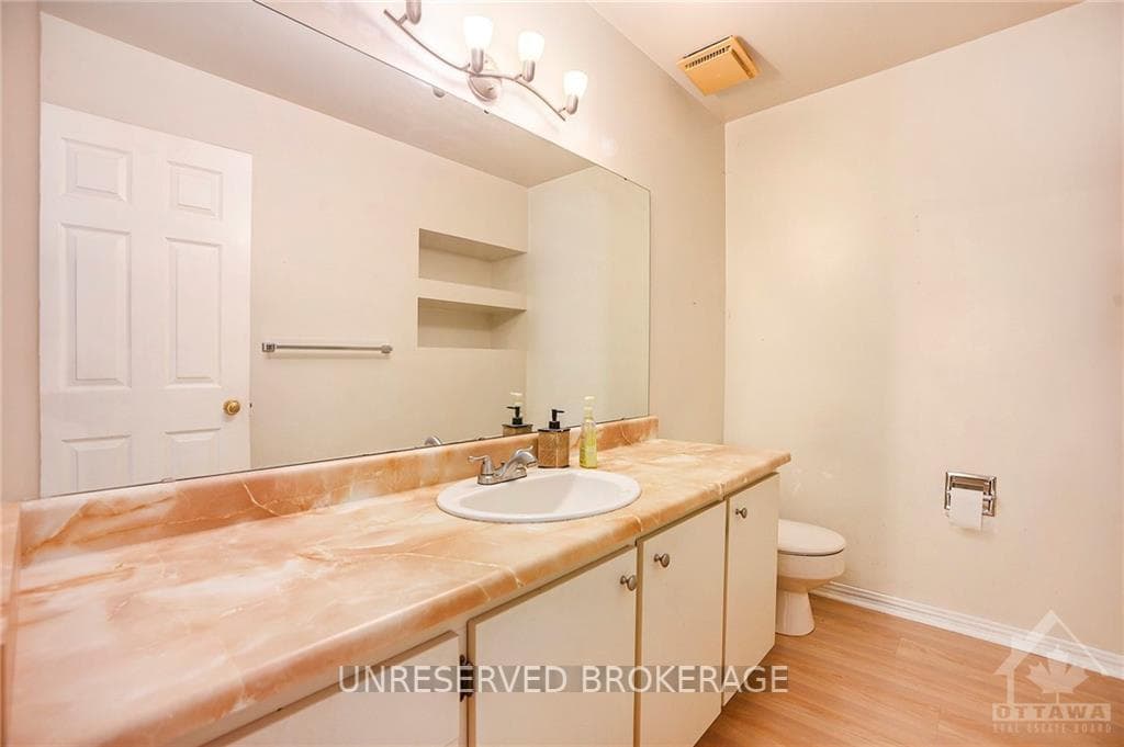 34 MCLAUGHLIN Crescent photo 23