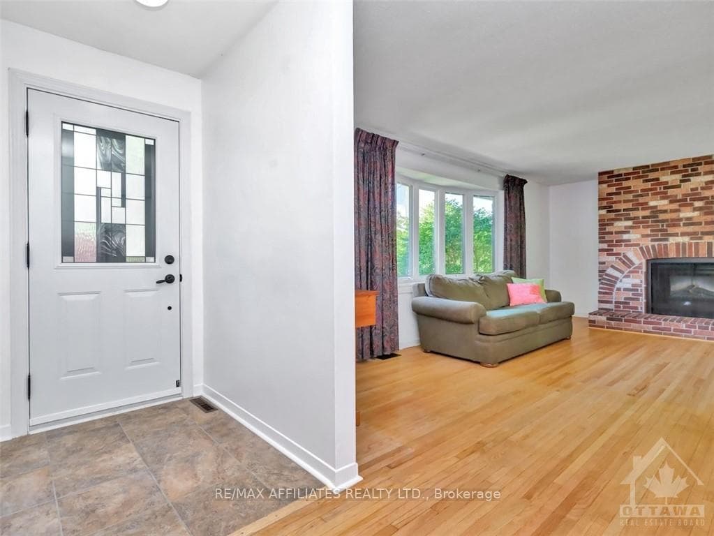 1619 VALMARIE Avenue photo 3