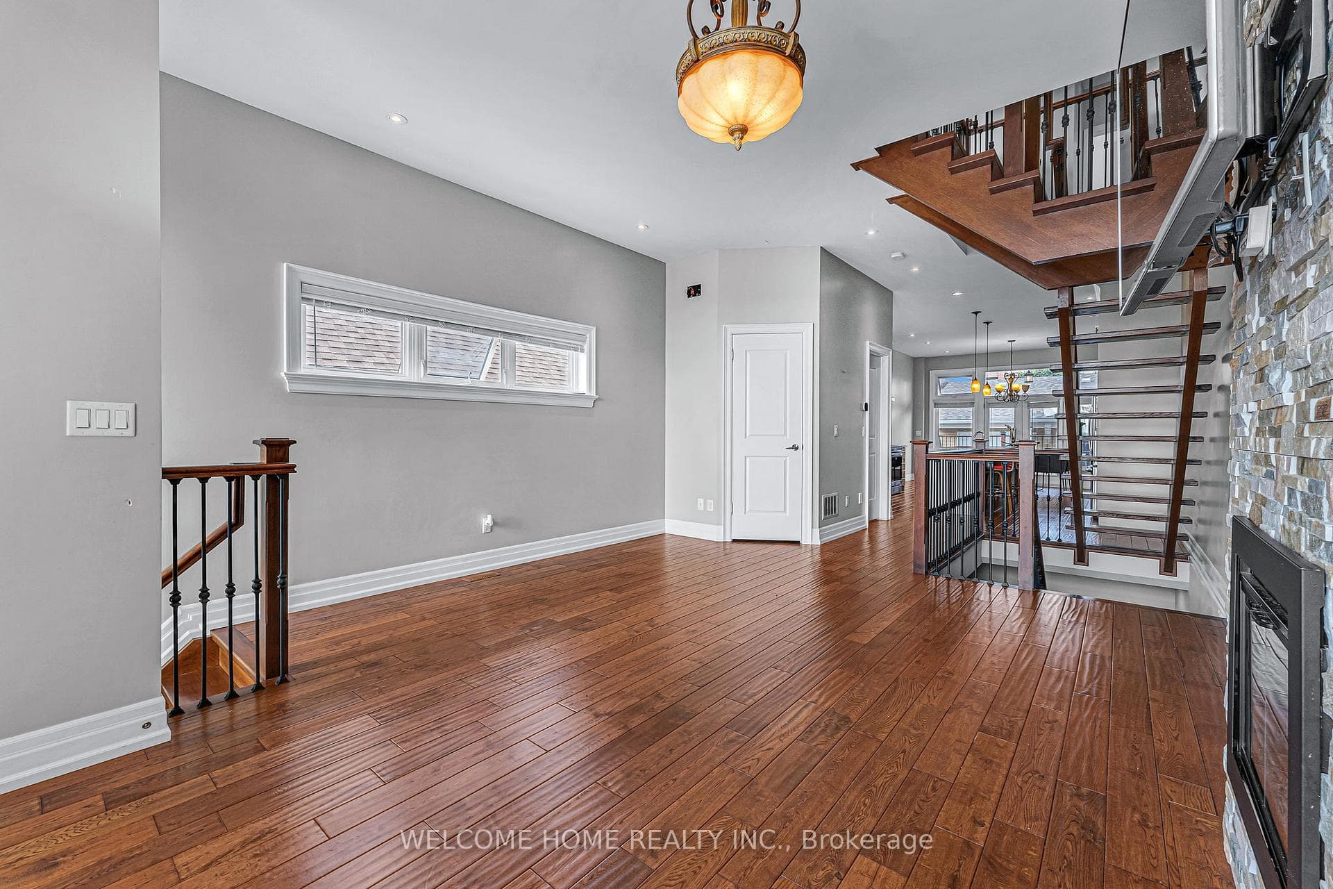309 Kane Avenue photo 8