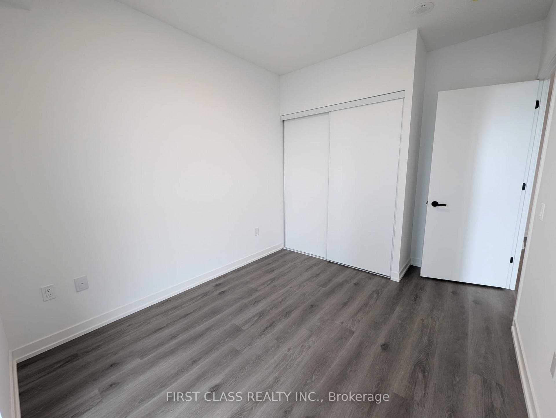 28 Interchange Way Unit 1002 photo 7