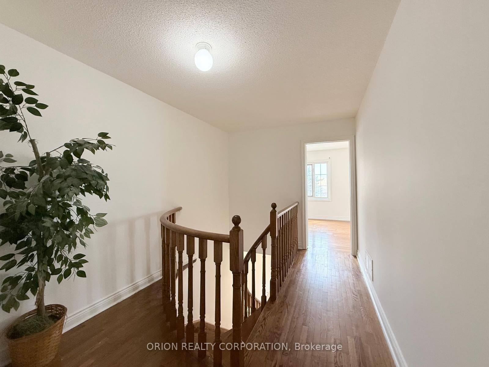 274 Viewmount Avenue Unit Upper photo 18