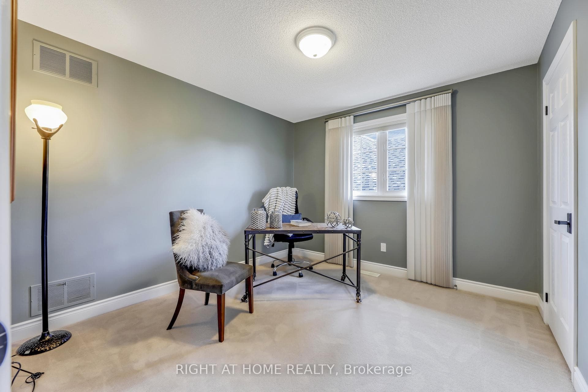 2271 Pindar Crescent photo 29